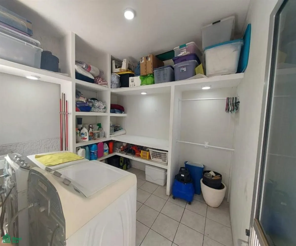 En Venta,Jardines Vallarta,victor hugo 81, Zapopan, Jalisco 45027, 4 Habitaciones,3 Baños,victor hugo,2,MX25946318