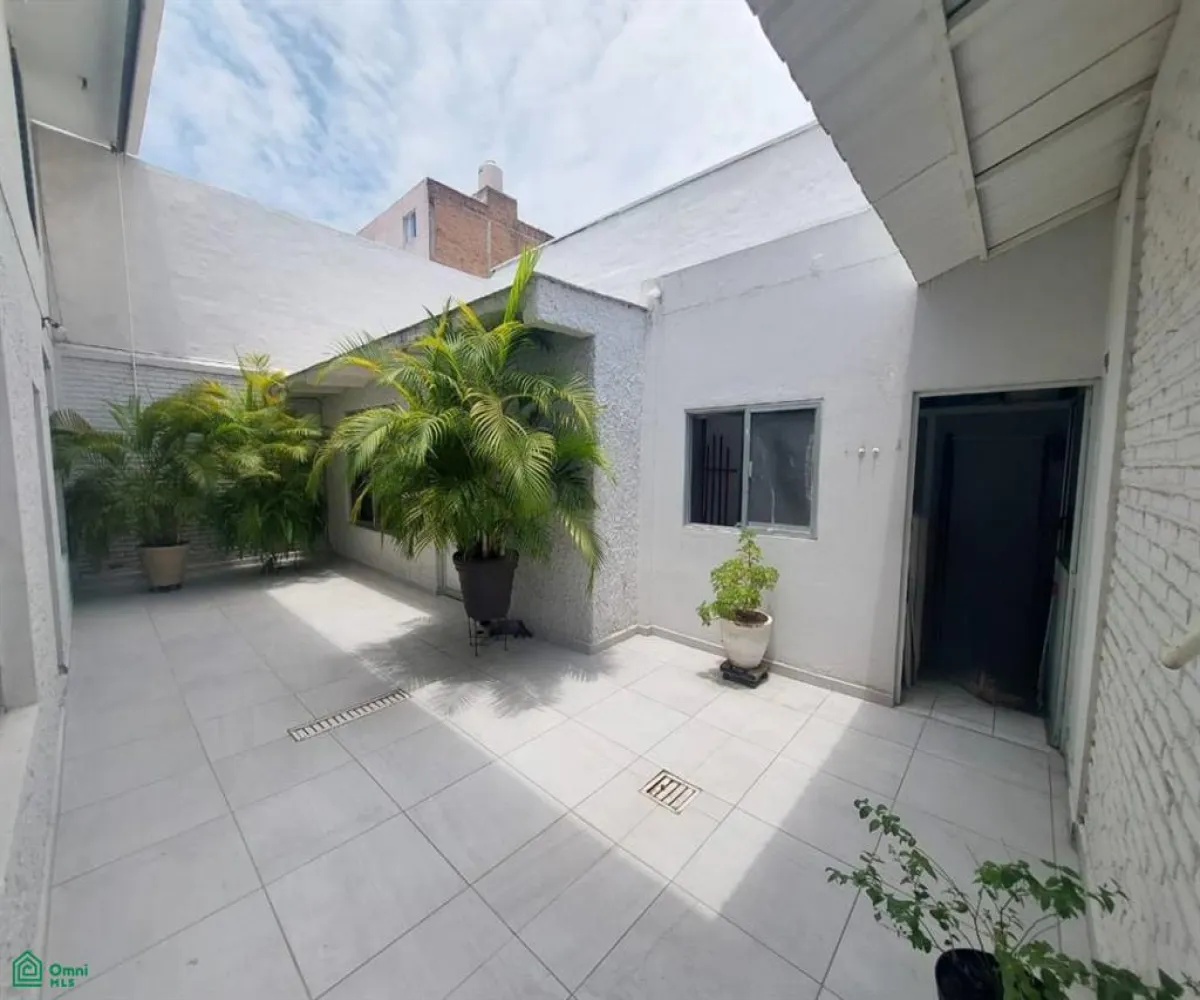 En Venta,Jardines Vallarta,victor hugo 81, Zapopan, Jalisco 45027, 4 Habitaciones,3 Baños,victor hugo,2,MX25946318