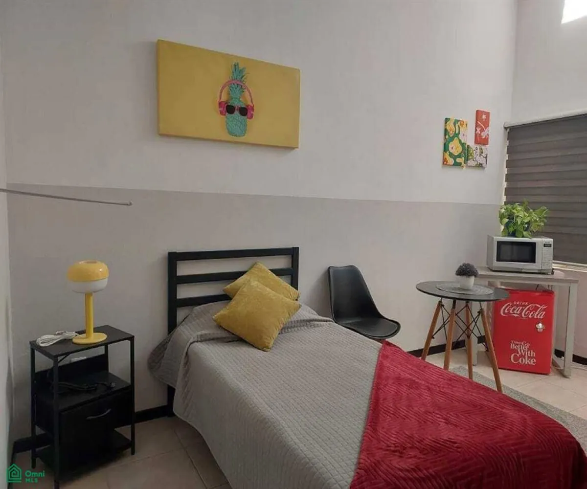 En Venta,Jardines Vallarta,victor hugo 81, Zapopan, Jalisco 45027, 4 Habitaciones,3 Baños,victor hugo,2,MX25946318