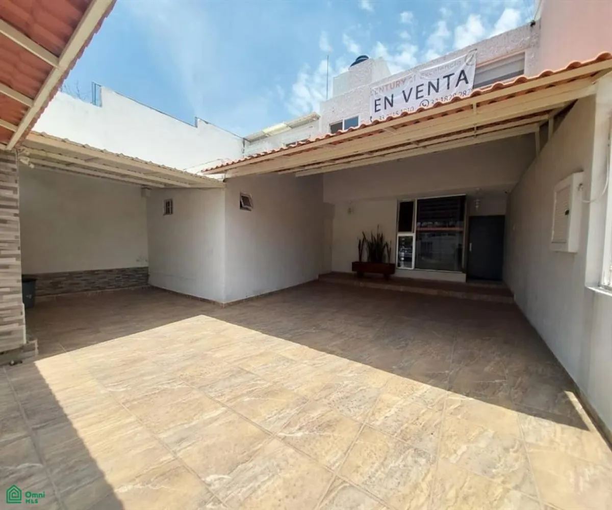 En Venta,Jardines Vallarta,victor hugo 81, Zapopan, Jalisco 45027, 4 Habitaciones,3 Baños,victor hugo,2,MX25946318