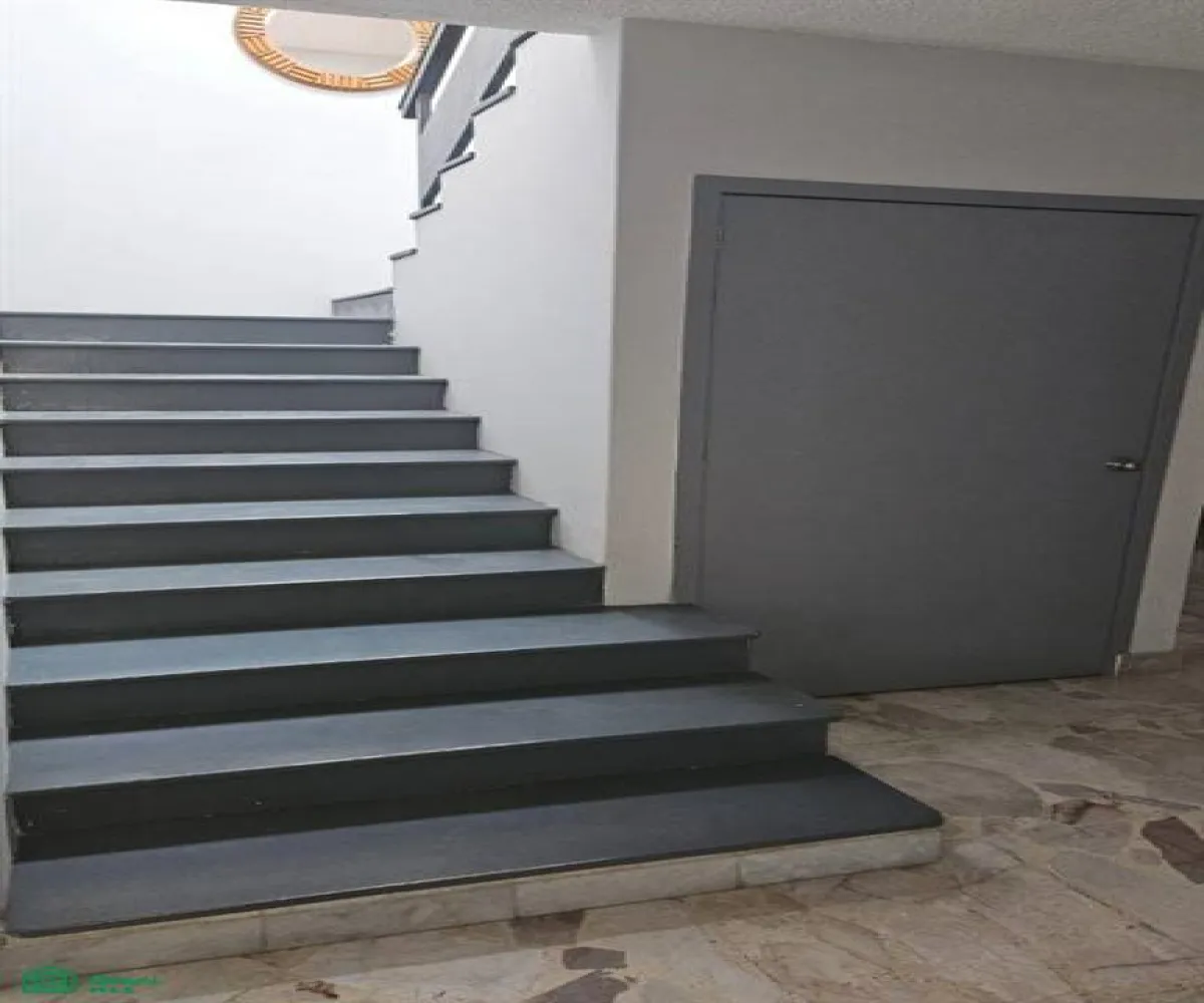 En Venta,Jardines Vallarta,victor hugo 81, Zapopan, Jalisco 45027, 4 Habitaciones,3 Baños,victor hugo,2,MX25946318