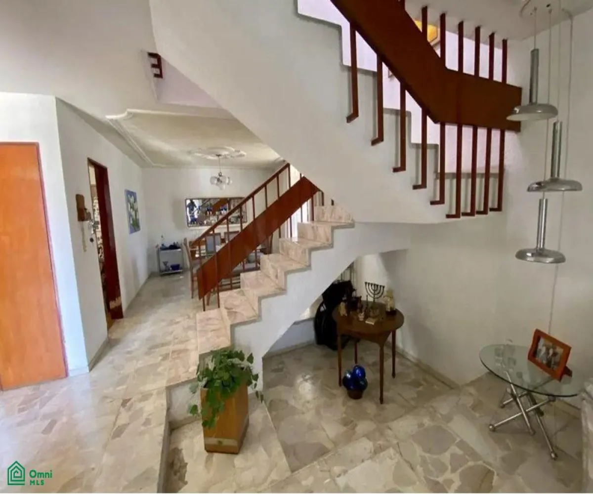 En Venta,Fraccionamiento Jardines Alcalde,Fray Junipero Serra #2163 esquina con Jesús Romer S/N, Guadalajara, Jalisco 44298, 4 Habitaciones,3 Baños,Fray Junipero Serra #2163 esquina con Jesús Romer,MX25948327