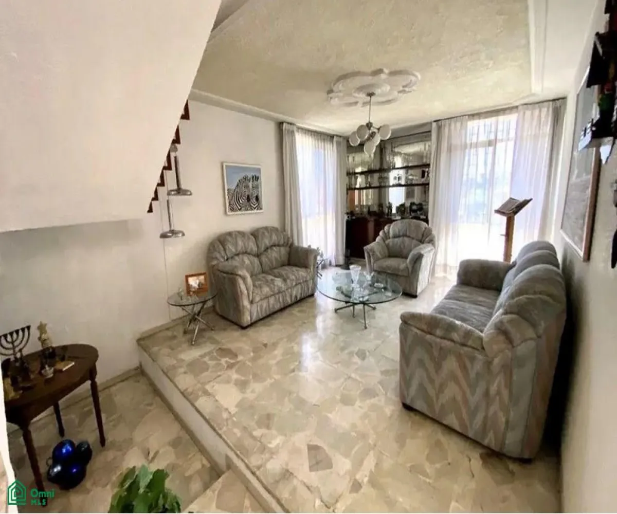 En Venta,Fraccionamiento Jardines Alcalde,Fray Junipero Serra #2163 esquina con Jesús Romer S/N, Guadalajara, Jalisco 44298, 4 Habitaciones,3 Baños,Fray Junipero Serra #2163 esquina con Jesús Romer,MX25948327