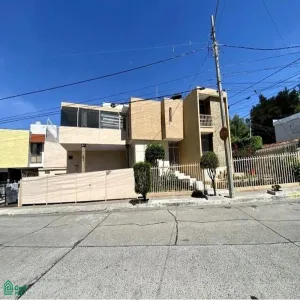 En Venta,Fraccionamiento Jardines Alcalde,Fray Junipero Serra #2163 esquina con Jesús Romer S/N, Guadalajara, Jalisco 44298, 4 Habitaciones,3 Baños,Fray Junipero Serra #2163 esquina con Jesús Romer,MX25948327