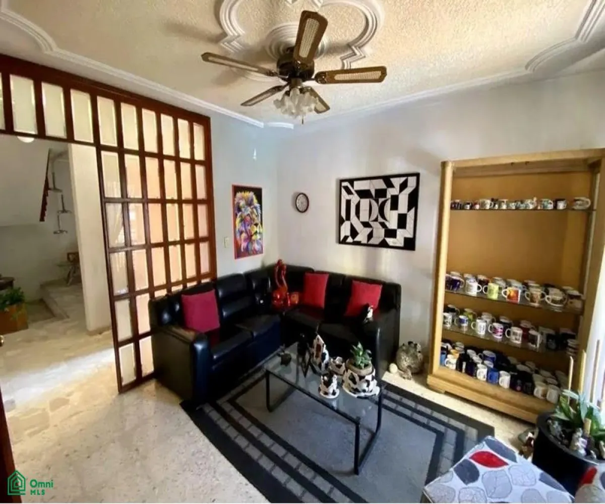 En Venta,Fraccionamiento Jardines Alcalde,Fray Junipero Serra #2163 esquina con Jesús Romer S/N, Guadalajara, Jalisco 44298, 4 Habitaciones,3 Baños,Fray Junipero Serra #2163 esquina con Jesús Romer,MX25948327