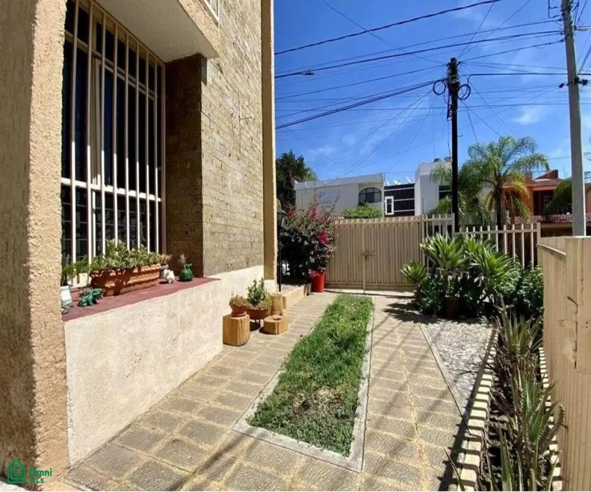 En Venta,Fraccionamiento Jardines Alcalde,Fray Junipero Serra #2163 esquina con Jesús Romer S/N, Guadalajara, Jalisco 44298, 4 Habitaciones,3 Baños,Fray Junipero Serra #2163 esquina con Jesús Romer,MX25948327