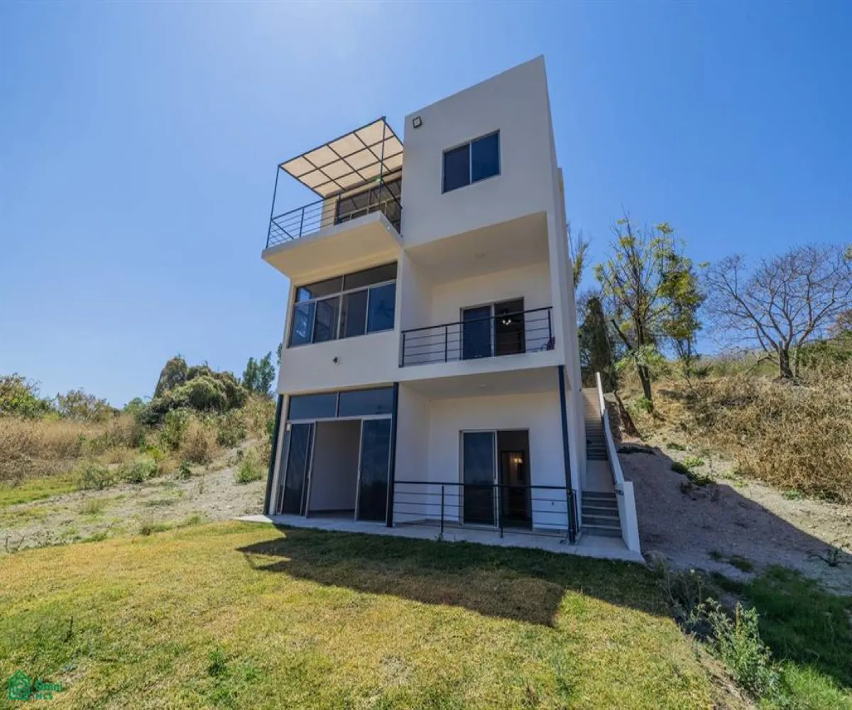 En Venta,San Nicolás de Ibarra,Emiliano Zapata, Hacienda la Labor 2, Chapala, Jalisco 45940, 4 Habitaciones,4 Baños,Emiliano Zapata, Hacienda la Labor,3,MX25950135