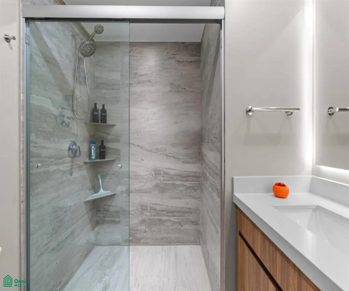 En Venta,Las Glorias,Febronio Uribe 171 Int. 707, Puerto Vallarta, Jalisco 48333, 2 Habitaciones,2 Baños,Febronio Uribe,3,MX25952770