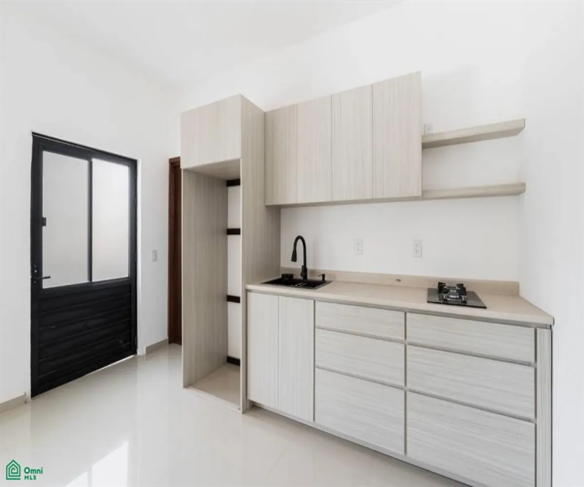 En Venta,Chapala Centro,Emiliano Zapata 180, Chapala, Jalisco 45900, 5 Habitaciones,3 Baños,Emiliano Zapata,2,MX25953546