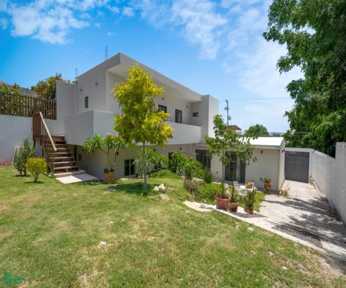 En Venta,Chapala Centro,Emiliano Zapata 180, Chapala, Jalisco 45900, 5 Habitaciones,3 Baños,Emiliano Zapata,2,MX25953546