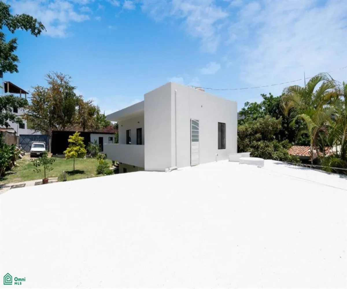 En Venta,Chapala Centro,Emiliano Zapata 180, Chapala, Jalisco 45900, 5 Habitaciones,3 Baños,Emiliano Zapata,2,MX25953546