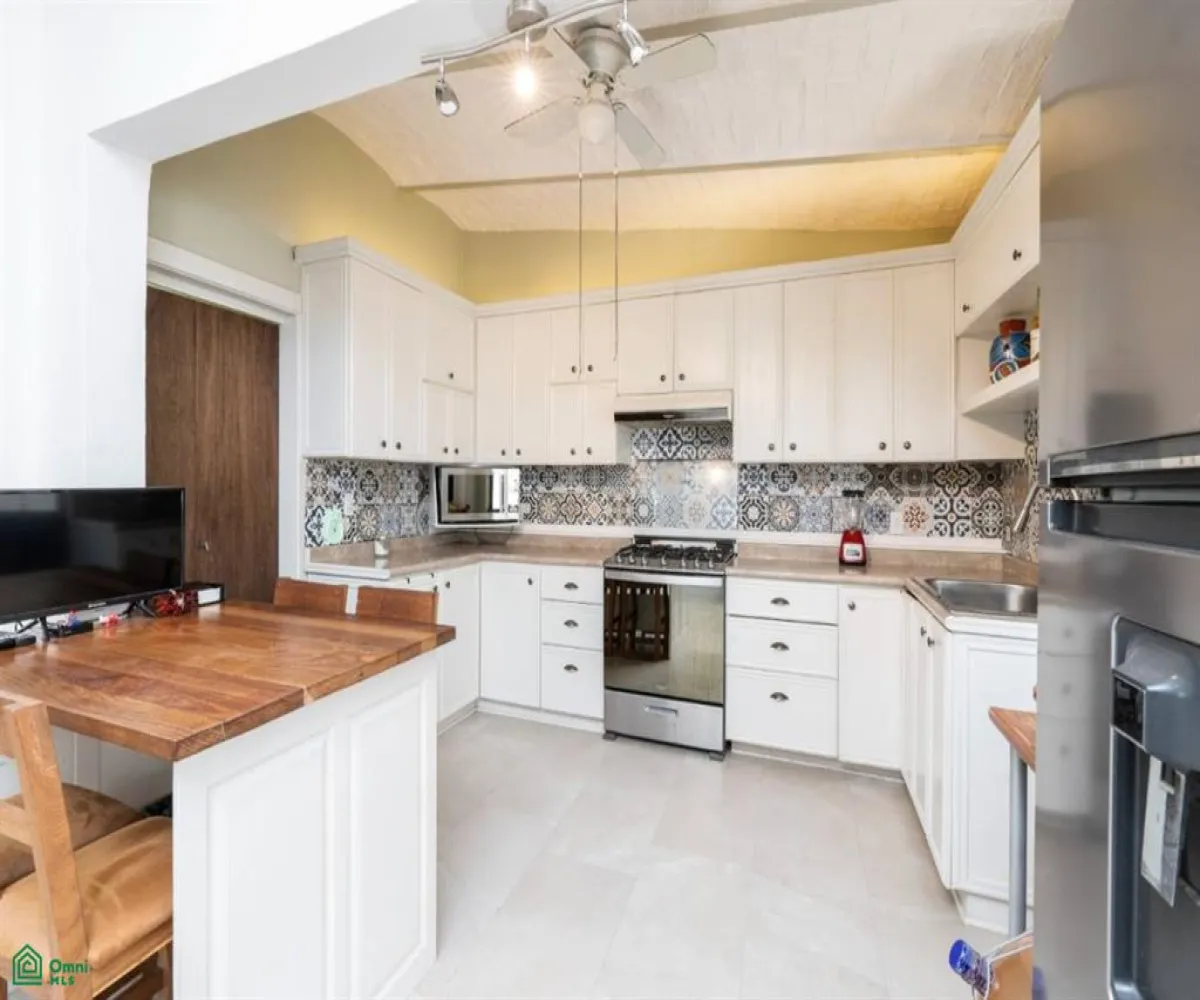 En Venta,Chapala Centro,Emiliano Zapata 180, Chapala, Jalisco 45900, 5 Habitaciones,3 Baños,Emiliano Zapata,2,MX25953546