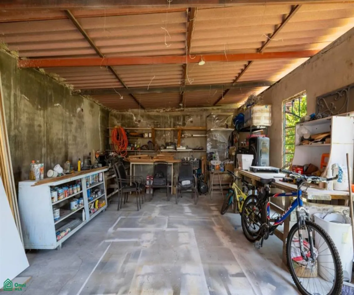 En Venta,Chapala Centro,Emiliano Zapata 180, Chapala, Jalisco 45900, 5 Habitaciones,3 Baños,Emiliano Zapata,2,MX25953546