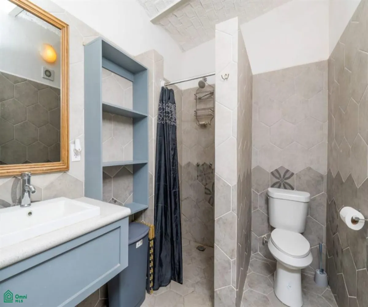 En Venta,Chapala Centro,Emiliano Zapata 180, Chapala, Jalisco 45900, 5 Habitaciones,3 Baños,Emiliano Zapata,2,MX25953546