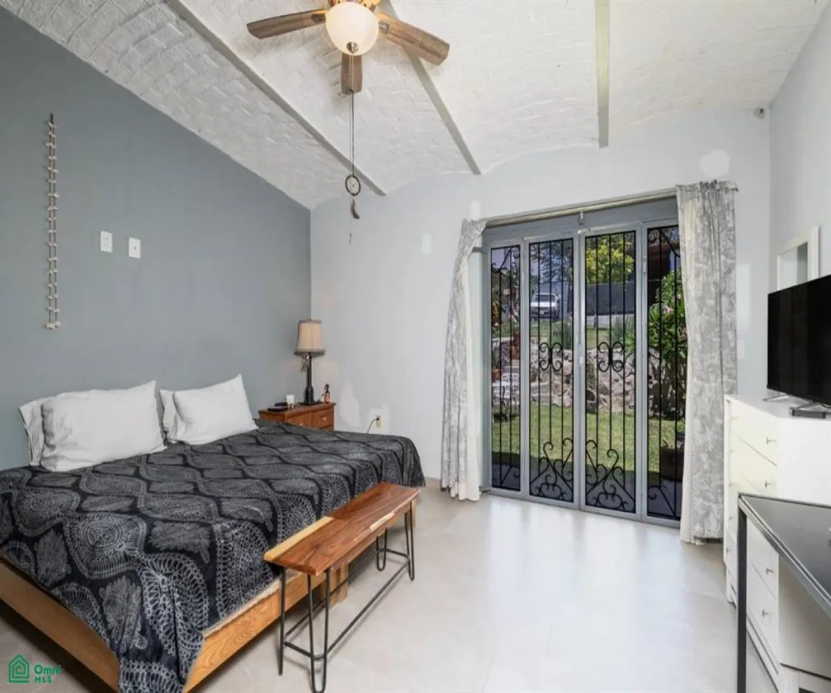 En Venta,Chapala Centro,Emiliano Zapata 180, Chapala, Jalisco 45900, 5 Habitaciones,3 Baños,Emiliano Zapata,2,MX25953546