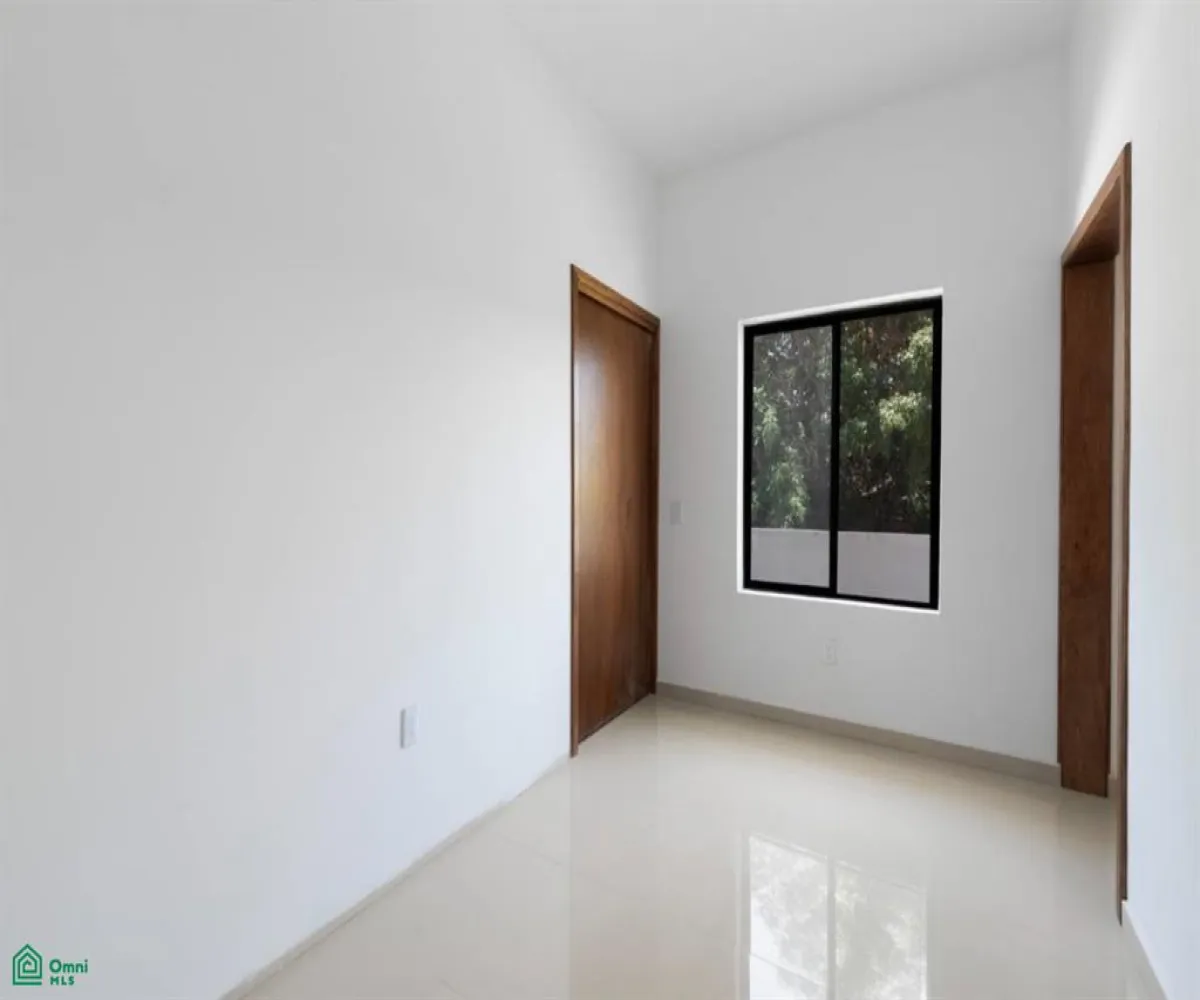 En Venta,Chapala Centro,Emiliano Zapata 180, Chapala, Jalisco 45900, 5 Habitaciones,3 Baños,Emiliano Zapata,2,MX25953546