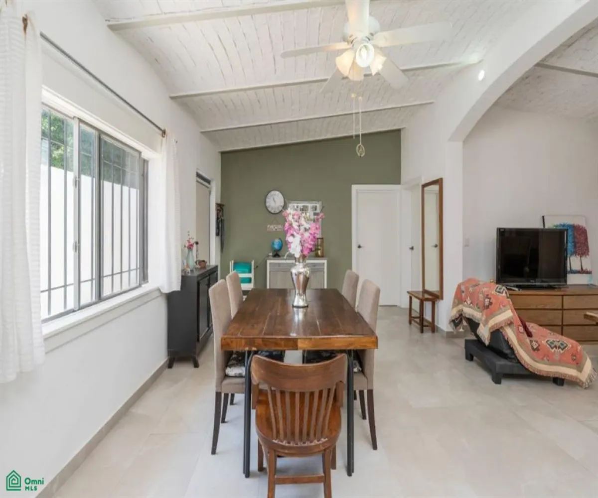 En Venta,Chapala Centro,Emiliano Zapata 180, Chapala, Jalisco 45900, 5 Habitaciones,3 Baños,Emiliano Zapata,2,MX25953546