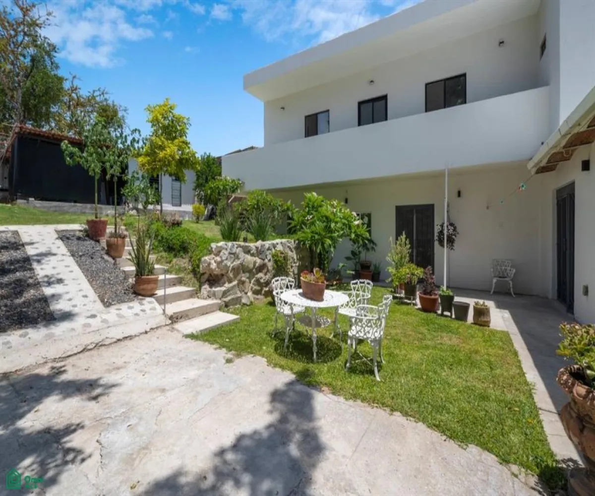 En Venta,Chapala Centro,Emiliano Zapata 180, Chapala, Jalisco 45900, 5 Habitaciones,3 Baños,Emiliano Zapata,2,MX25953546