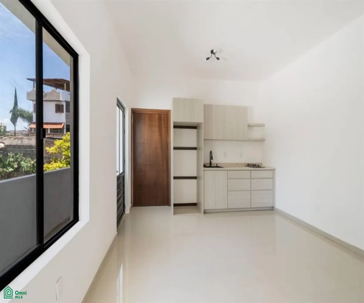 En Venta,Chapala Centro,Emiliano Zapata 180, Chapala, Jalisco 45900, 5 Habitaciones,3 Baños,Emiliano Zapata,2,MX25953546