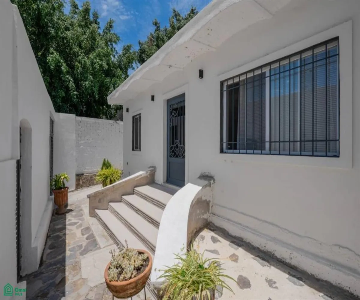 En Venta,Chapala Centro,Emiliano Zapata 180, Chapala, Jalisco 45900, 5 Habitaciones,3 Baños,Emiliano Zapata,2,MX25953546