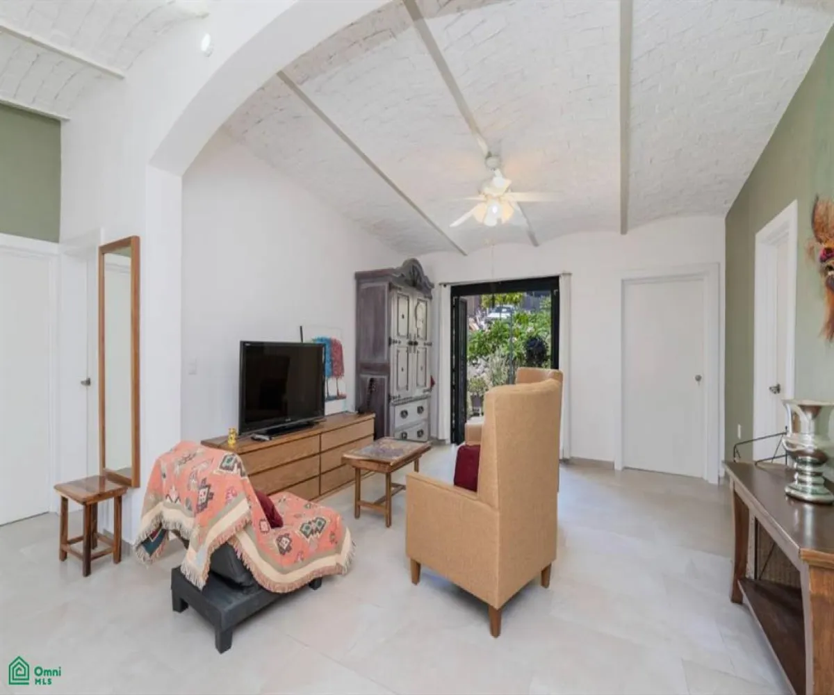 En Venta,Chapala Centro,Emiliano Zapata 180, Chapala, Jalisco 45900, 5 Habitaciones,3 Baños,Emiliano Zapata,2,MX25953546