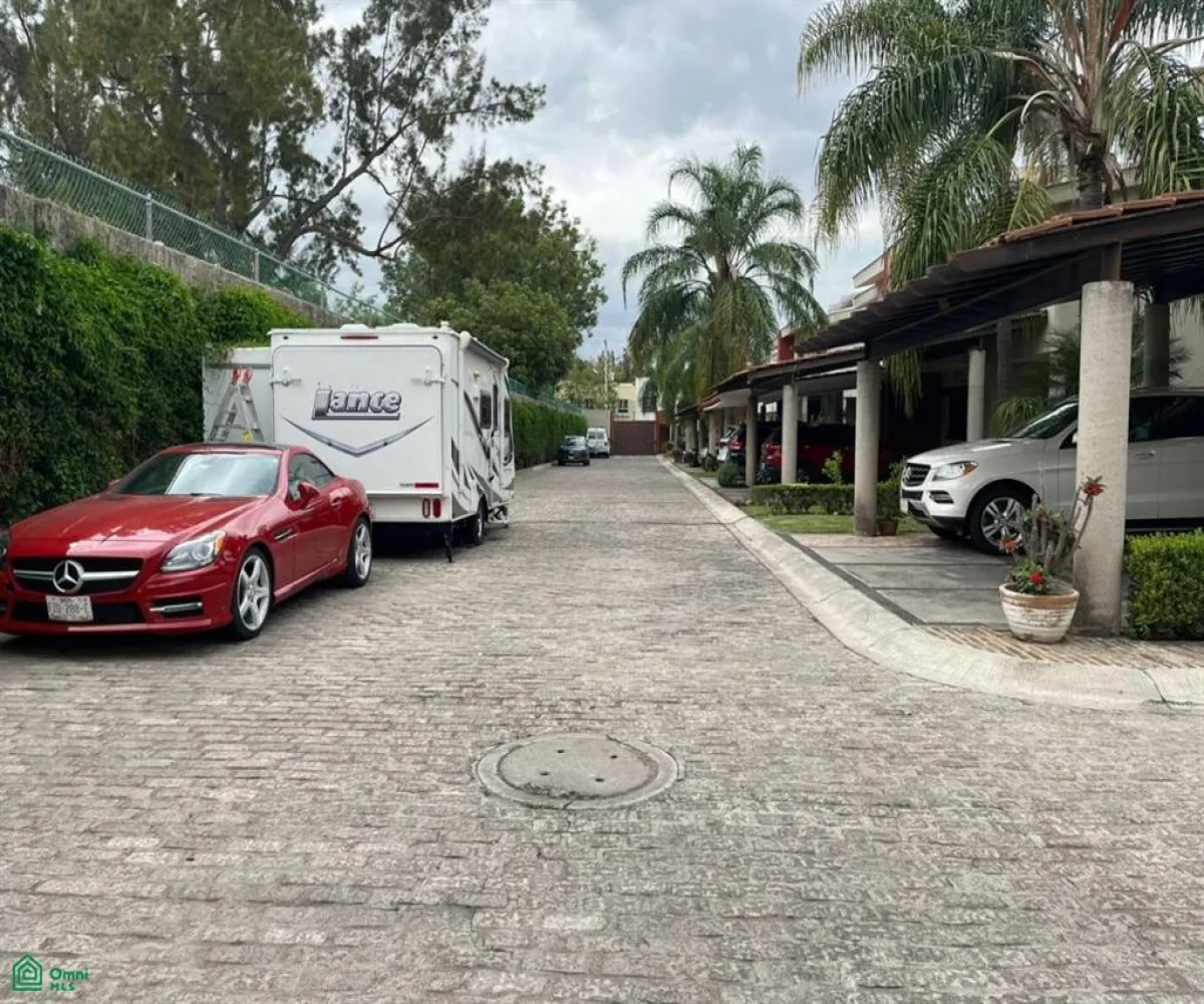 En Venta,Los Pinos Campestre,LORENZO BARCELATA 4700, Zapopan, Jalisco 45239, 3 Habitaciones,3 Baños,LORENZO BARCELATA,2,MX25958192