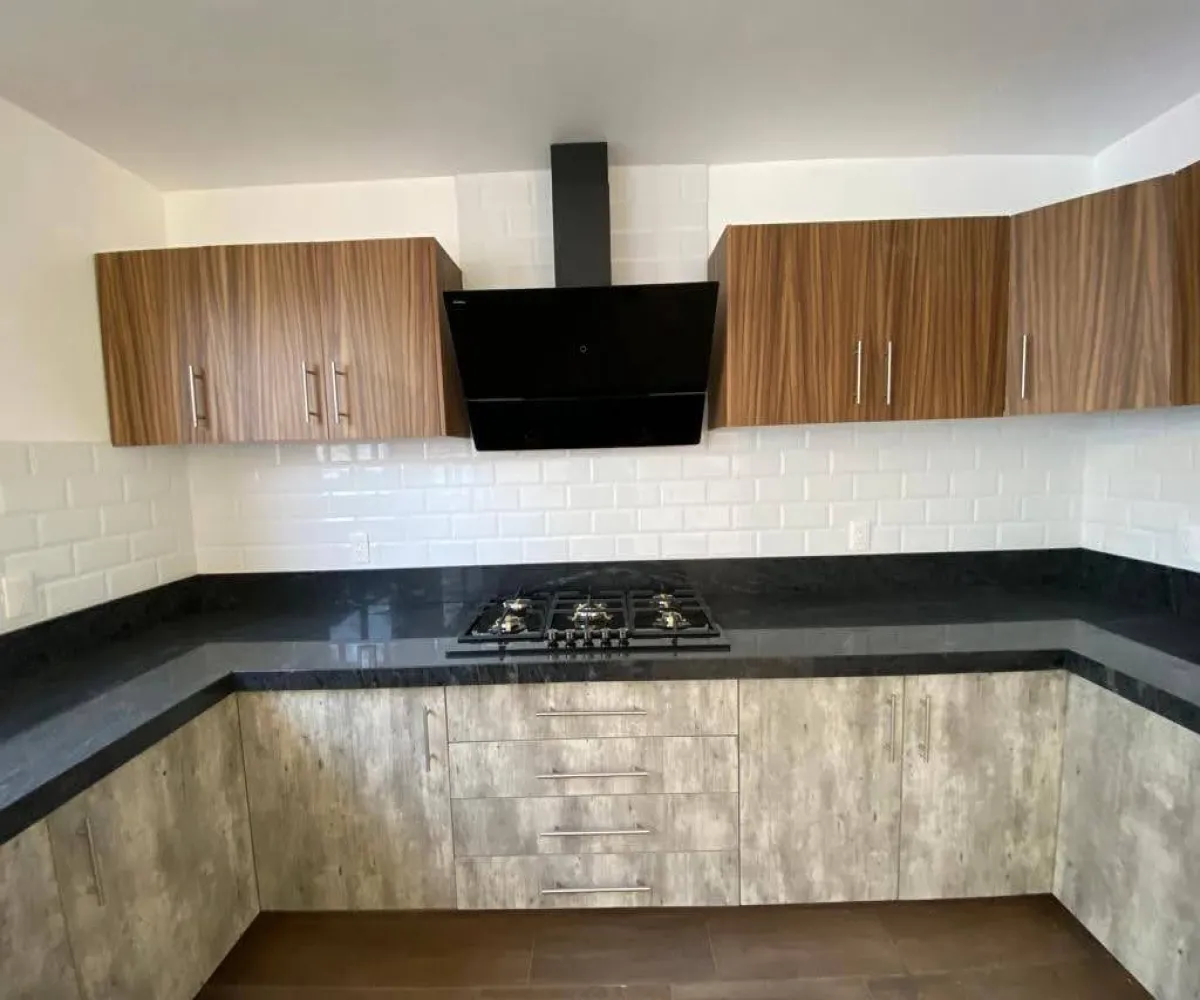 Casa En Venta,FRACCIONAMIENTO VALLE IMPERIAL ,Av Madeiras 294 22, Zapopan, Jalisco 45134, 3 Habitaciones,1 Baño,Av Madeiras,1,pbm8Ny3