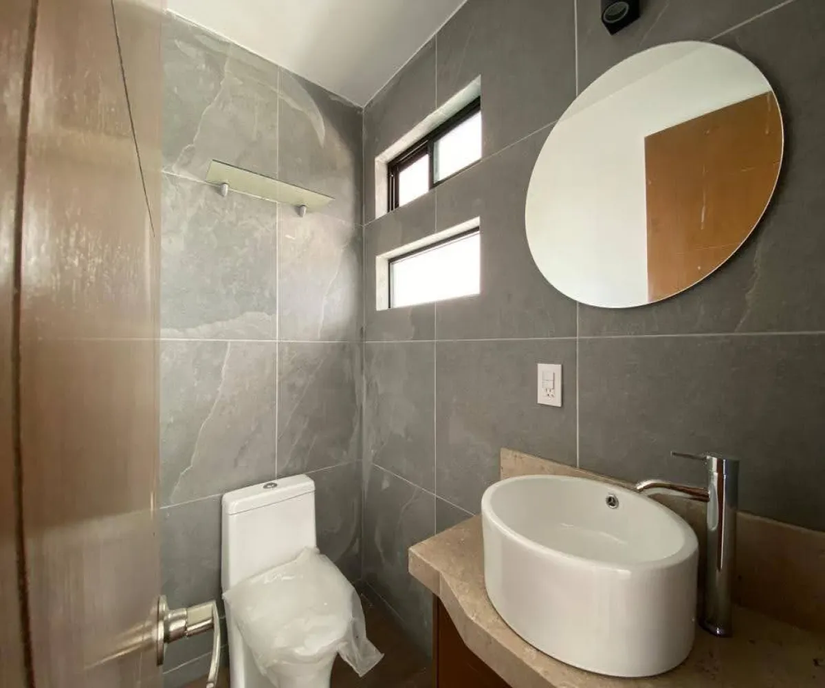 Casa En Venta,FRACCIONAMIENTO VALLE IMPERIAL ,Av Madeiras 294 22, Zapopan, Jalisco 45134, 3 Habitaciones,1 Baño,Av Madeiras,1,pbm8Ny3