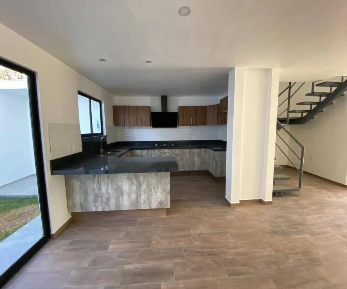 Casa En Venta,FRACCIONAMIENTO VALLE IMPERIAL ,Av Madeiras 294 22, Zapopan, Jalisco 45134, 3 Habitaciones,1 Baño,Av Madeiras,1,pbm8Ny3