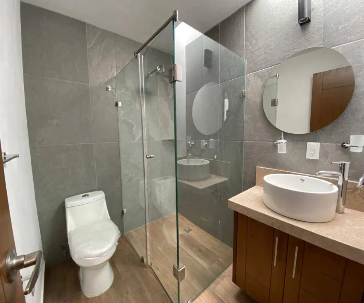 Casa En Venta,FRACCIONAMIENTO VALLE IMPERIAL ,Av Madeiras 294 22, Zapopan, Jalisco 45134, 3 Habitaciones,1 Baño,Av Madeiras,1,pbm8Ny3