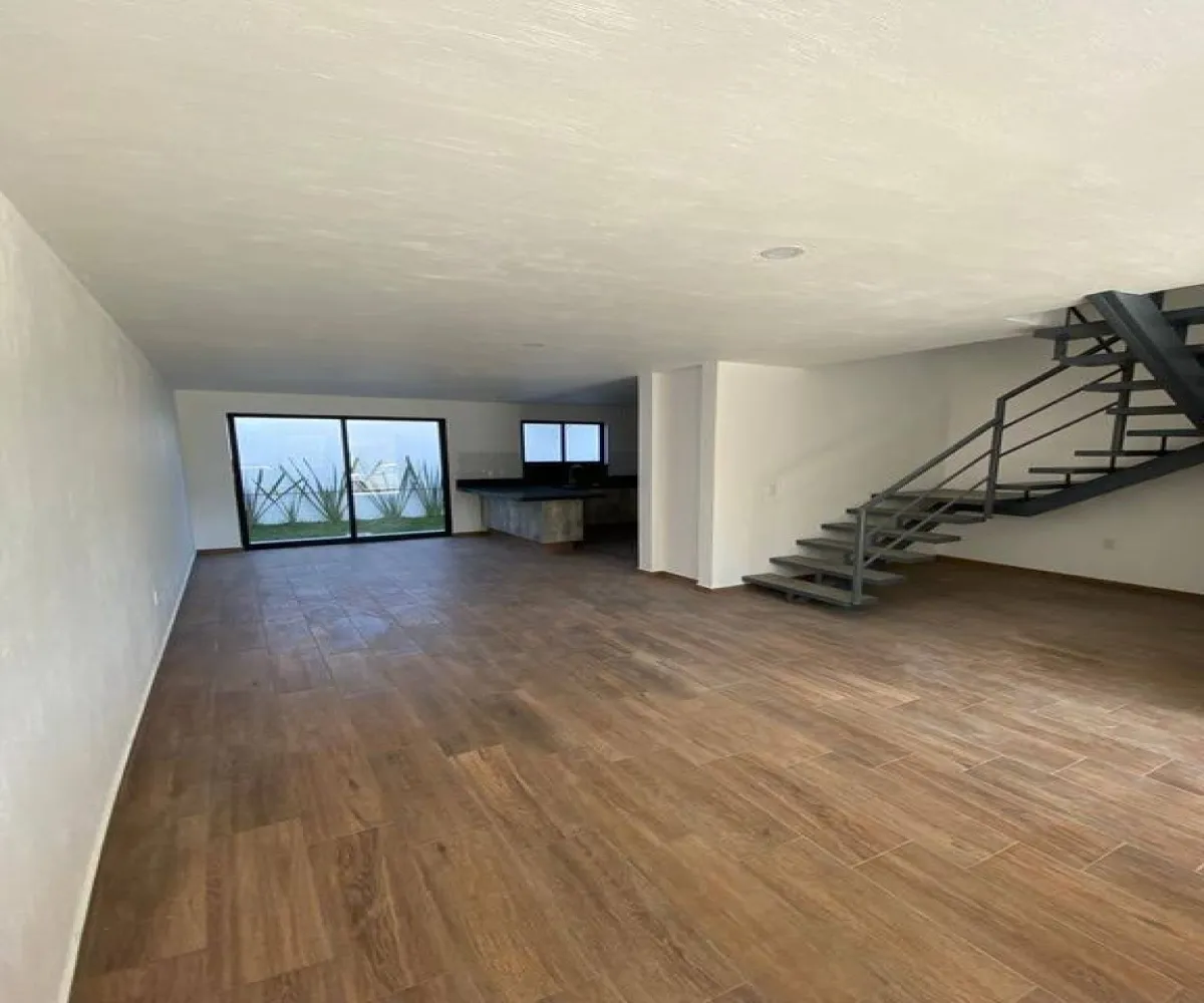 Casa En Venta,FRACCIONAMIENTO VALLE IMPERIAL ,Av Madeiras 294 22, Zapopan, Jalisco 45134, 3 Habitaciones,1 Baño,Av Madeiras,1,pbm8Ny3