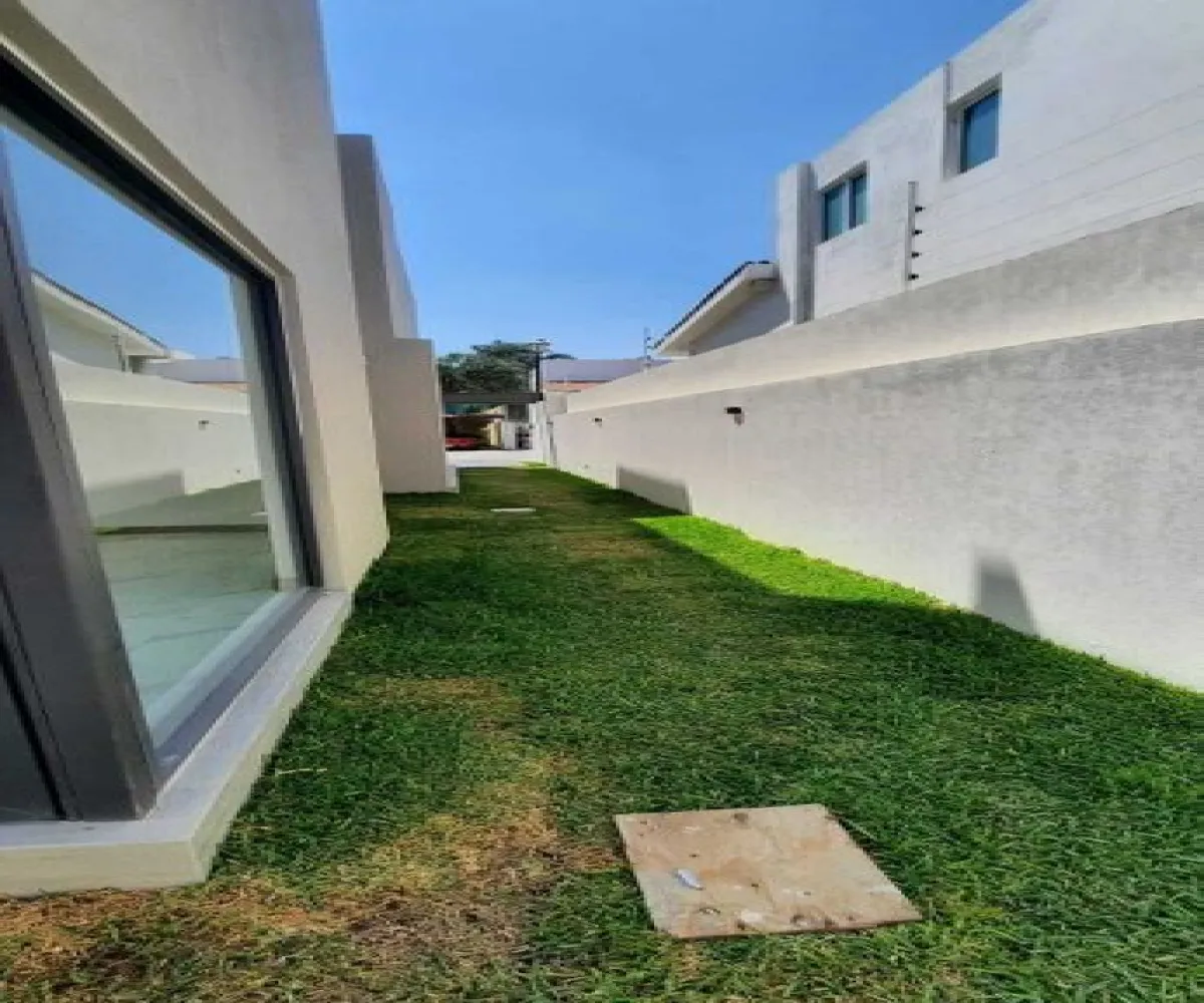 Casa En Venta,Bugambilias,Avenida Lorenzo Barcelata 510 17, Zapopan, Jalisco 45237, 4 Habitaciones,5 Baños,Avenida Lorenzo Barcelata,1,pL9oID4