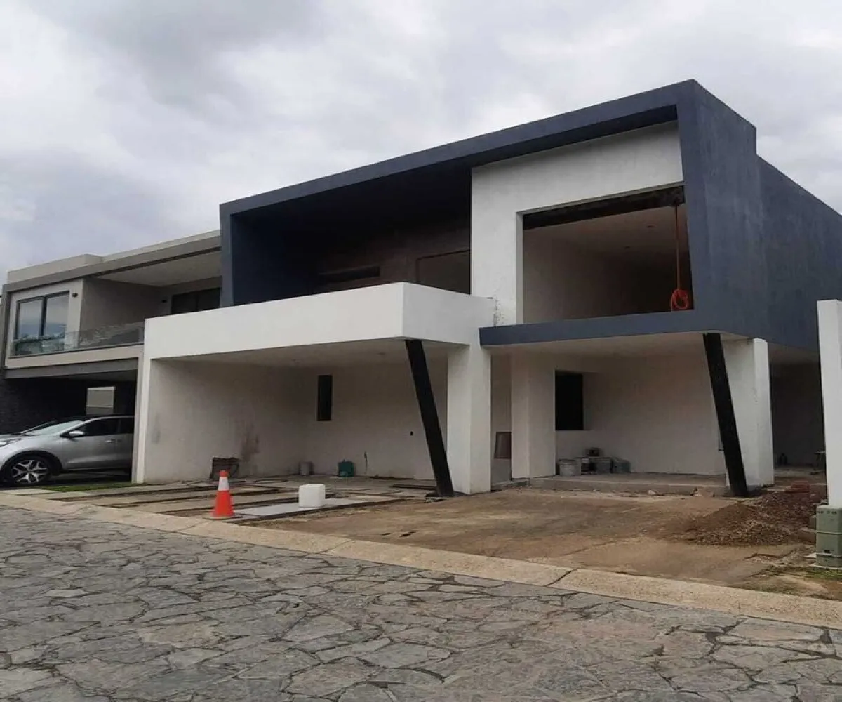 Casa En Venta,Bugambilias,Avenida Lorenzo Barcelata 510 17, Zapopan, Jalisco 45237, 4 Habitaciones,5 Baños,Avenida Lorenzo Barcelata,1,pL9oID4
