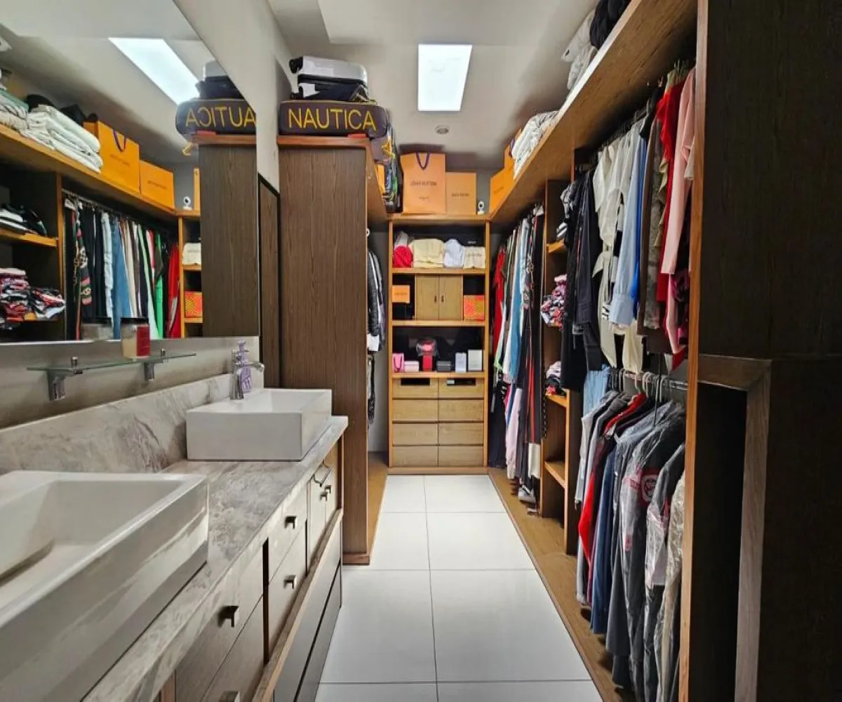 Casa En Venta,Valle Real,Avenida Paseo La Toscana 888, Zapopan, Jalisco 45019, 5 Habitaciones,4 Baños,Avenida Paseo La Toscana,1,pOEg66I