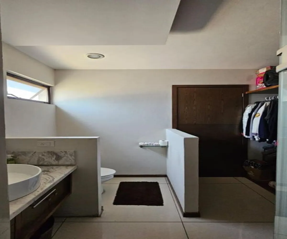 Casa En Venta,Valle Real,Avenida Paseo La Toscana 888, Zapopan, Jalisco 45019, 5 Habitaciones,4 Baños,Avenida Paseo La Toscana,1,pOEg66I