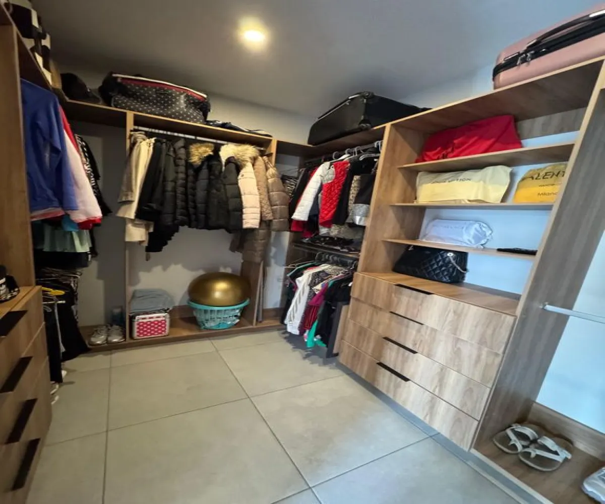 Casa En Venta,Capital Norte,Boulevard Valle Imperial S/N, Zapopan, Jalisco 45134, 3 Habitaciones,3 Baños,Boulevard Valle Imperial,1,pP6P7zA