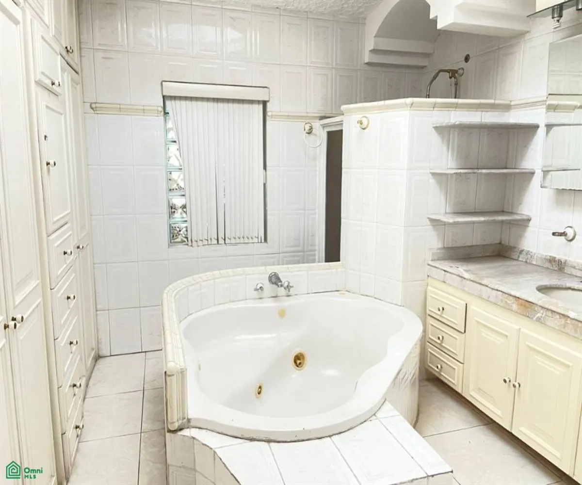 Casa En Renta,Vallarta Universidad,Honorato de Balzac 173, Zapopan, Jalisco 45110, 5 Habitaciones,5 Baños,Honorato de Balzac,2,MX25961562