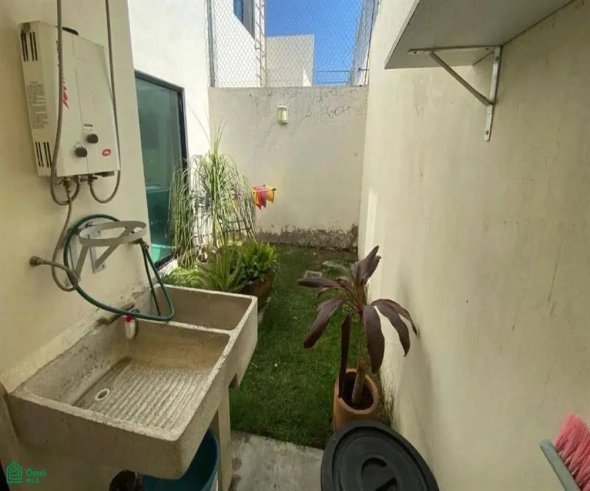 Casa En Venta,Nuevo México,Circuito México Virreinal Sur 353, Zapopan, Jalisco 45201, 3 Habitaciones,3 Baños,Circuito México Virreinal Sur,2,MX25962701