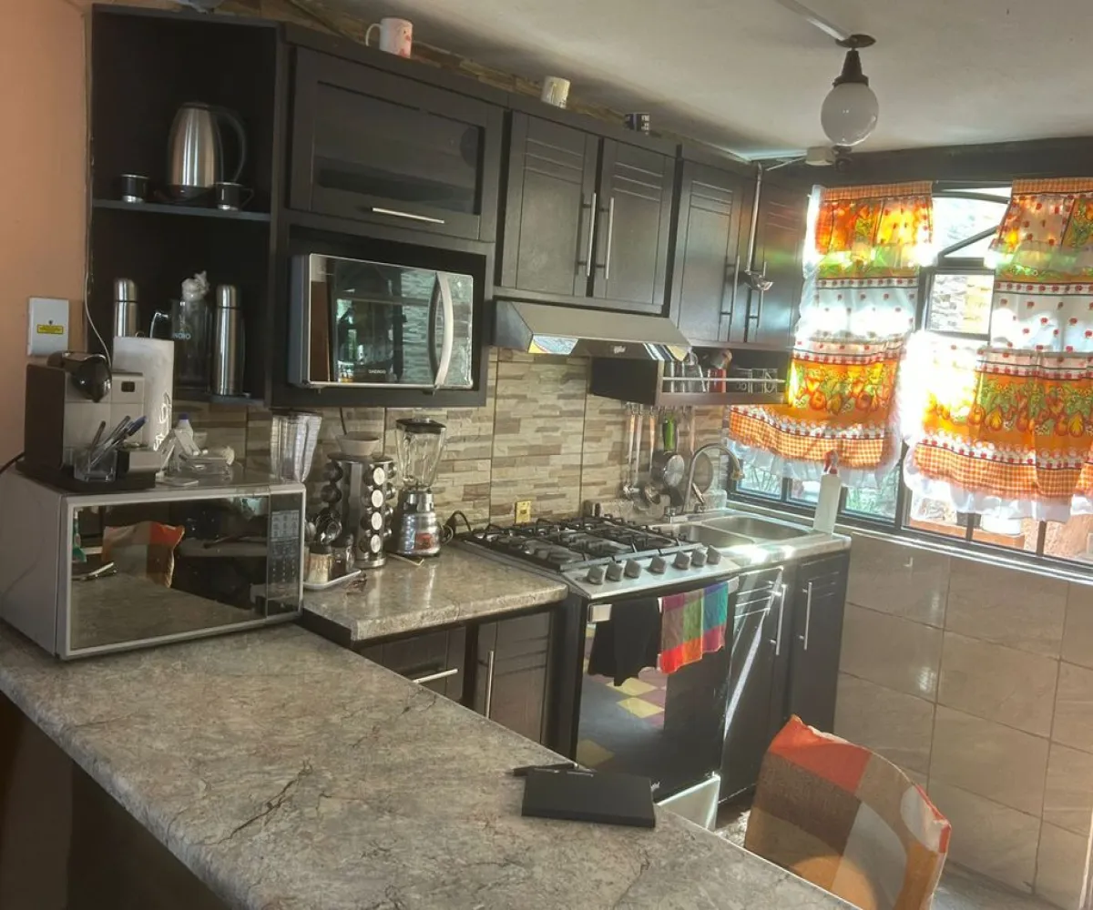 Casa En Venta,Ferrocarril,Calle 8-A 2119, Guadalajara, Jalisco 44440, 5 Habitaciones,3 Baños,Calle 8-A,1,pDcMojf