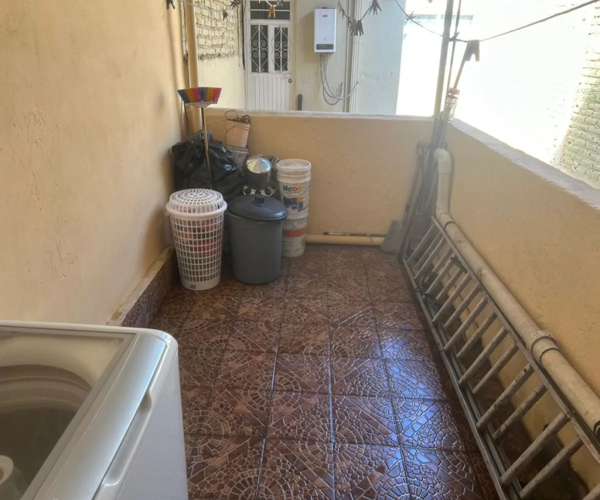 Casa En Venta,Ferrocarril,Calle 8-A 2119, Guadalajara, Jalisco 44440, 5 Habitaciones,3 Baños,Calle 8-A,1,pDcMojf