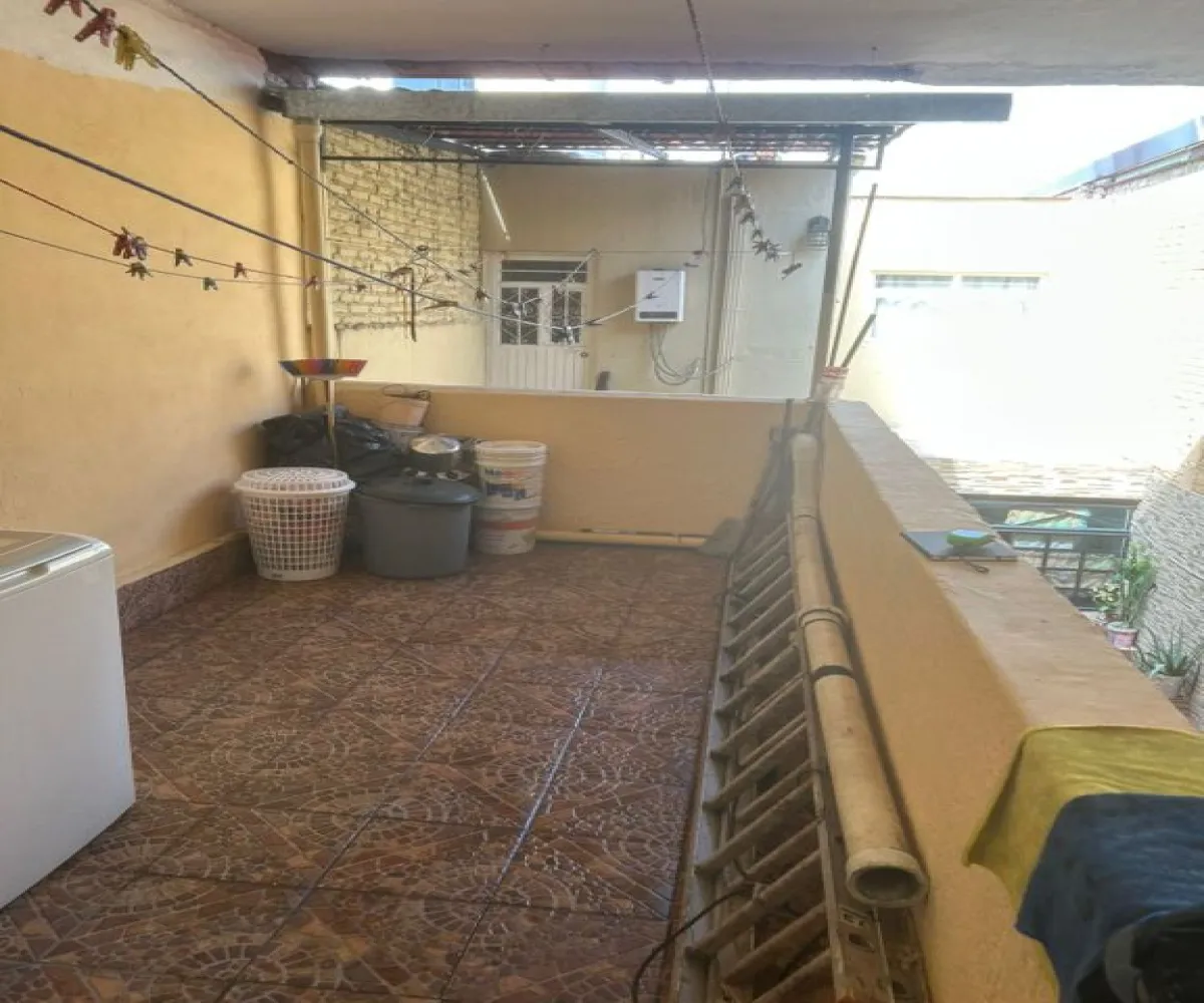 Casa En Venta,Ferrocarril,Calle 8-A 2119, Guadalajara, Jalisco 44440, 5 Habitaciones,3 Baños,Calle 8-A,1,pDcMojf