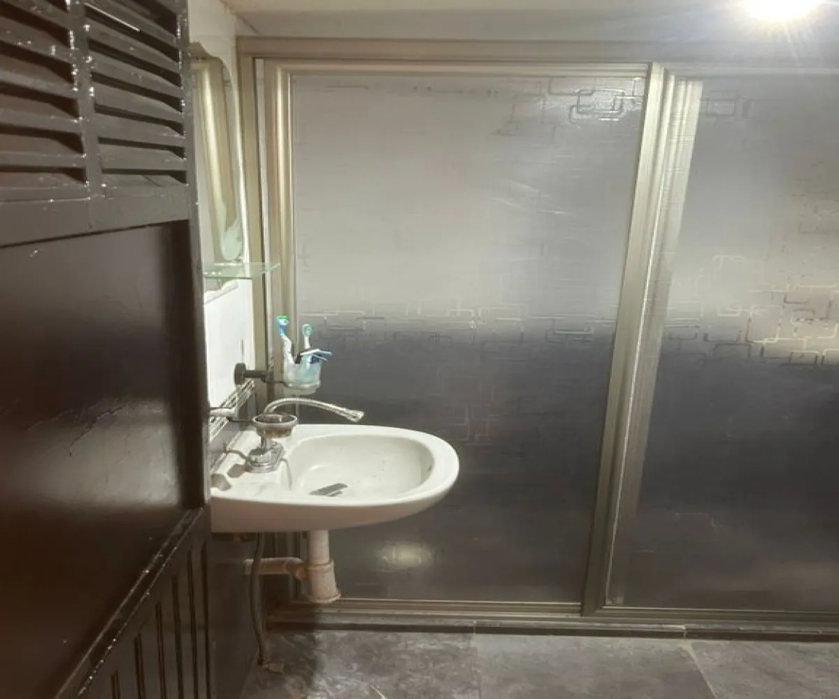 Casa En Venta,Ferrocarril,Calle 8-A 2119, Guadalajara, Jalisco 44440, 5 Habitaciones,3 Baños,Calle 8-A,1,pDcMojf