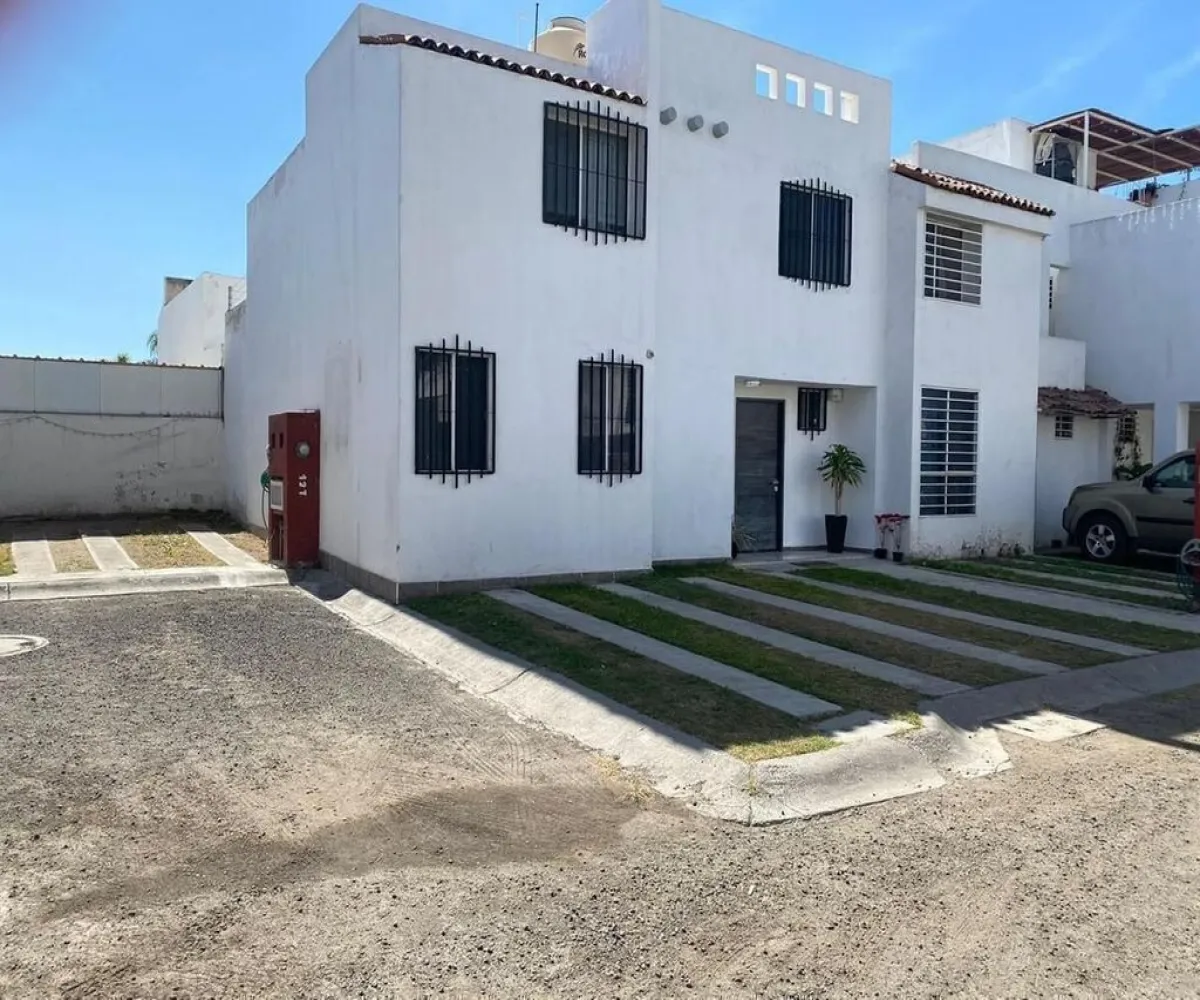 Casa En Venta,Circuito del Olmo 128, Tlajomulco de Zúñiga, Jalisco 45610, 3 Habitaciones,2 Baños,Circuito del Olmo,1,pnk13hm