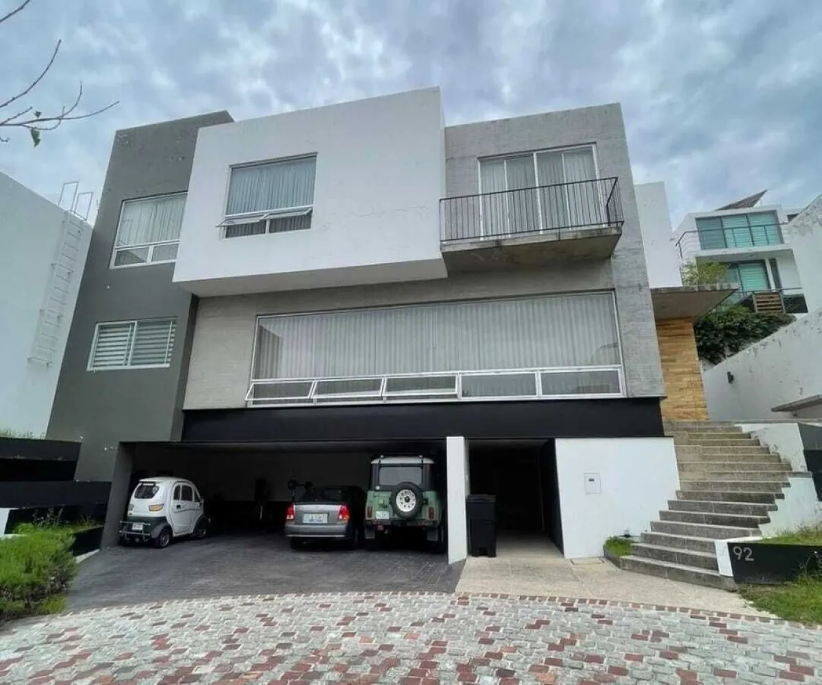 Casa En Venta,Los Castaños,Avenida Naciones Unidas 7500 92, Zapopan, Jalisco 45110, 4 Habitaciones,3 Baños,Avenida Naciones Unidas,1,pyAQ2Nl