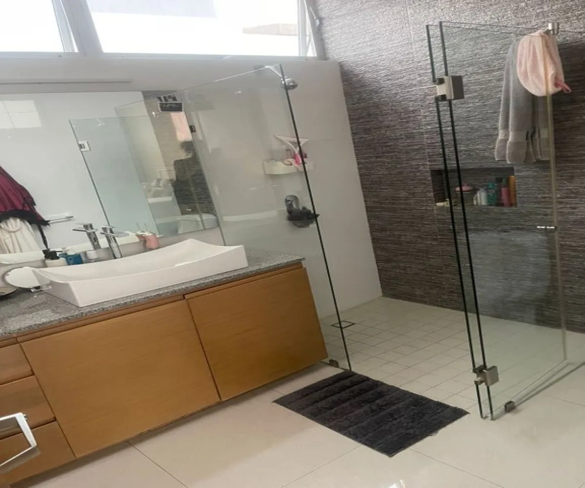 Casa En Venta,Los Castaños,Avenida Naciones Unidas 7500 92, Zapopan, Jalisco 45110, 4 Habitaciones,3 Baños,Avenida Naciones Unidas,1,pyAQ2Nl