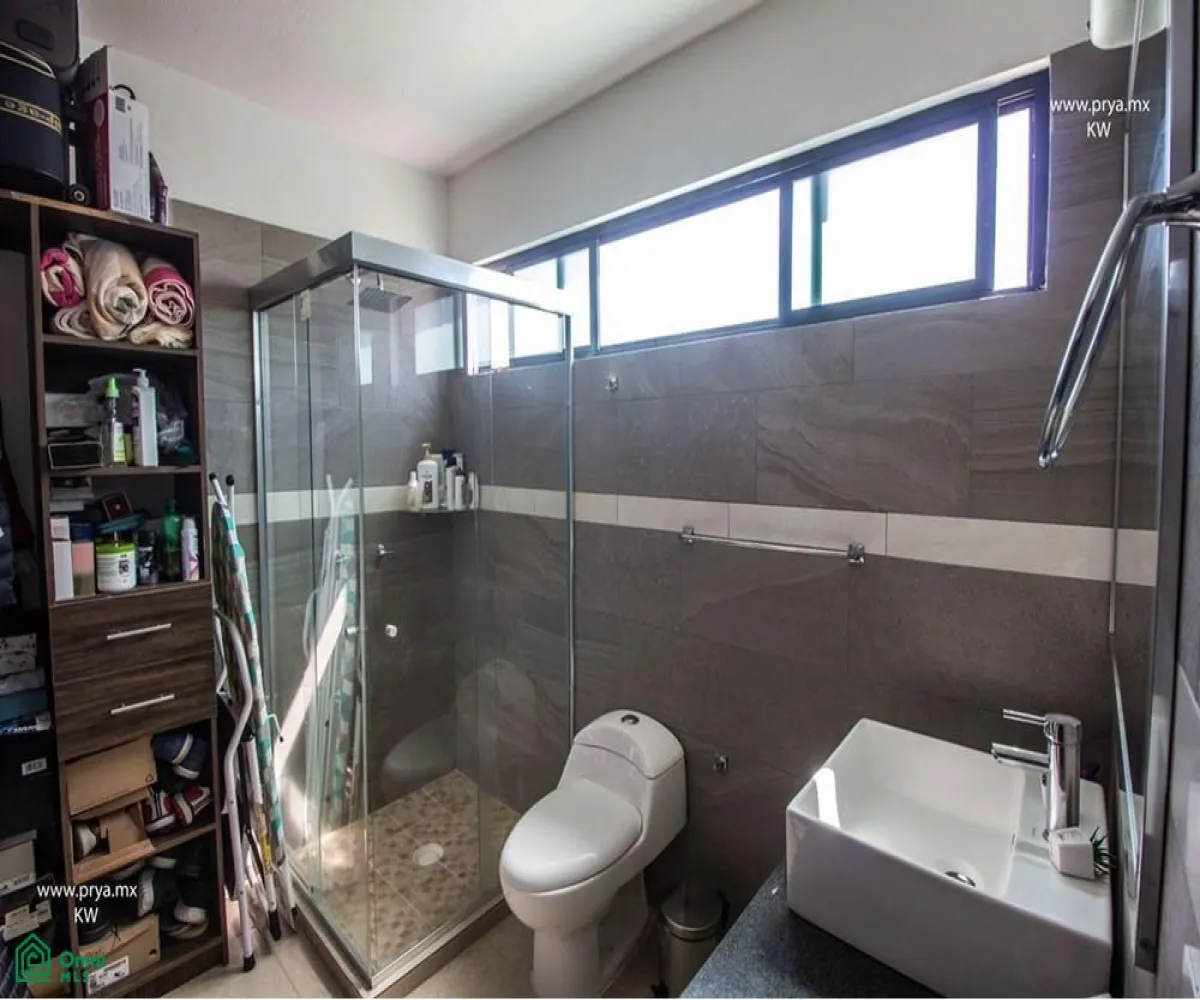 Casa En Venta,Fraccionamiento El Alcázar (Casa Fuerte),Fracc. Casa fuerte, coto baluarte 193, Tlajomulco de Zuniga, Jalisco 45646, 4 Habitaciones,3 Baños,Fracc. Casa fuerte, coto baluarte,MX24647370