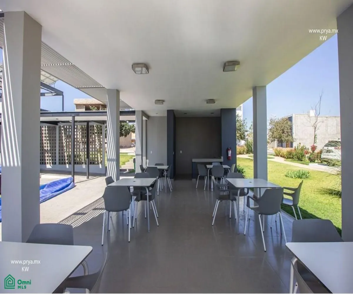 Casa En Venta,Fraccionamiento El Alcázar (Casa Fuerte),Fracc. Casa fuerte, coto baluarte 193, Tlajomulco de Zuniga, Jalisco 45646, 4 Habitaciones,3 Baños,Fracc. Casa fuerte, coto baluarte,MX24647370