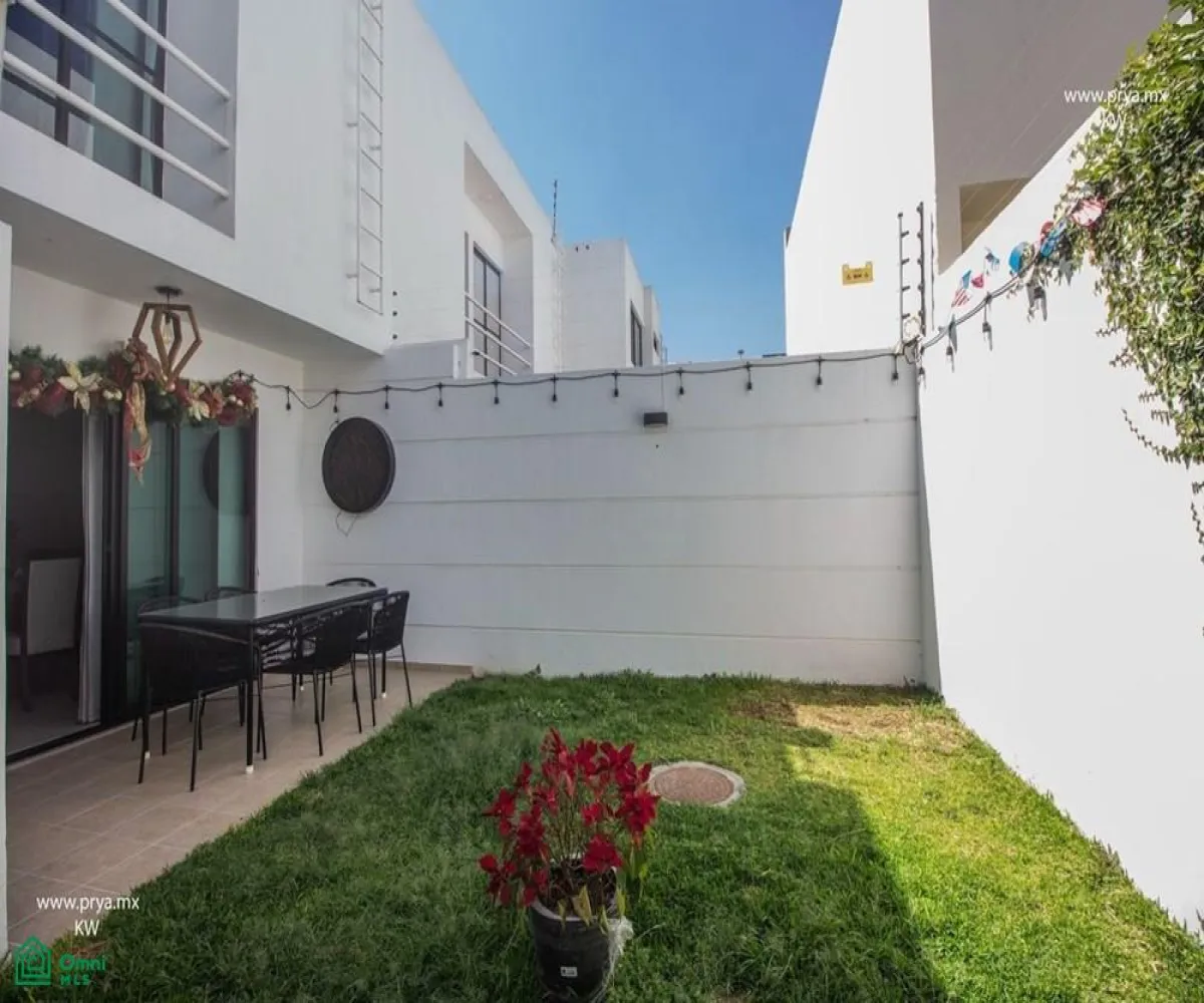 Casa En Venta,Fraccionamiento El Alcázar (Casa Fuerte),Fracc. Casa fuerte, coto baluarte 193, Tlajomulco de Zuniga, Jalisco 45646, 4 Habitaciones,3 Baños,Fracc. Casa fuerte, coto baluarte,MX24647370