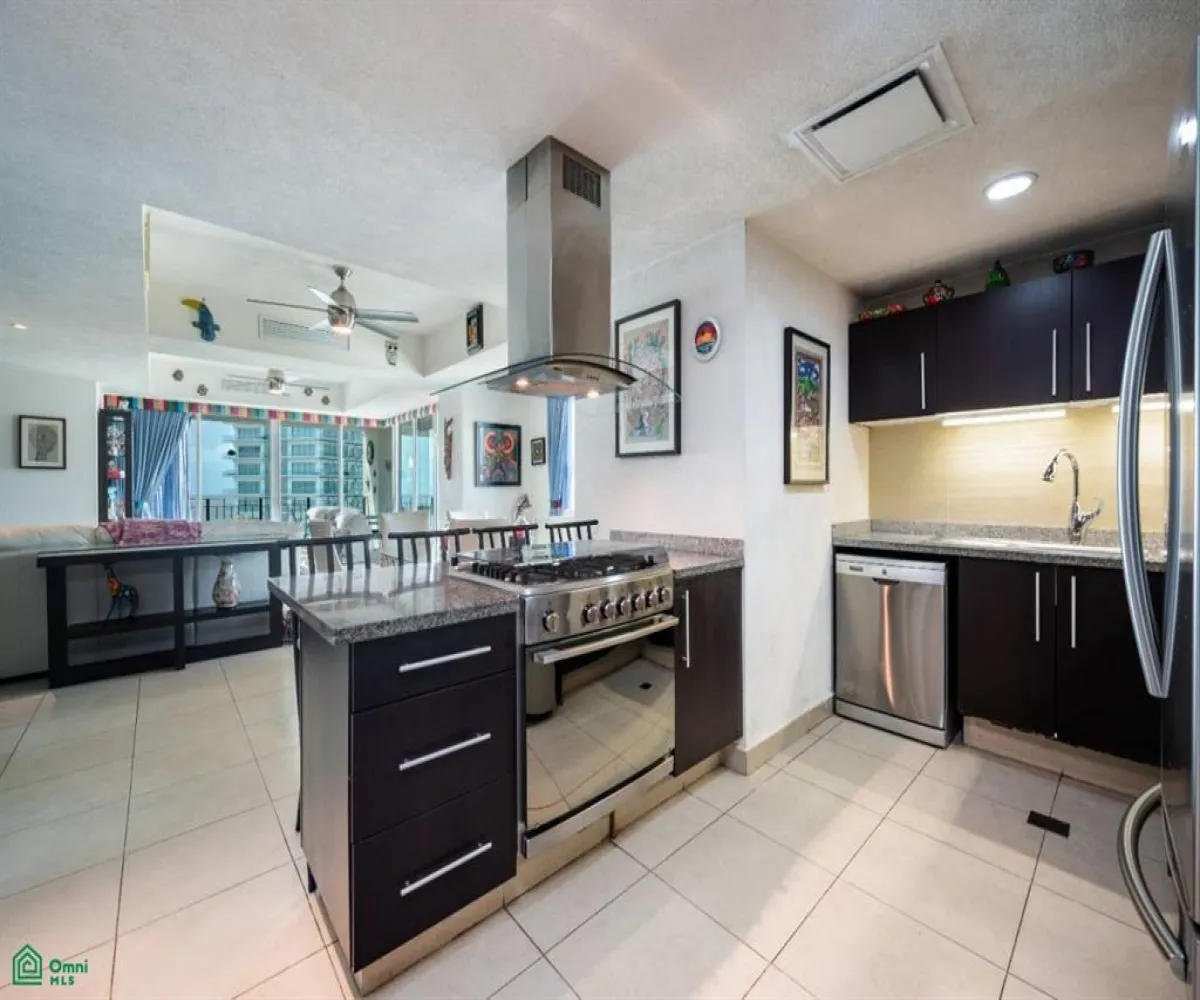 Departamento En Venta,Zona Hotelera Norte,Avenida Francisco Medina Ascencio 2477, Puerto Vallarta, Jalisco 48333, 2 Habitaciones,2 Baños,Avenida Francisco Medina Ascencio,MX24684394