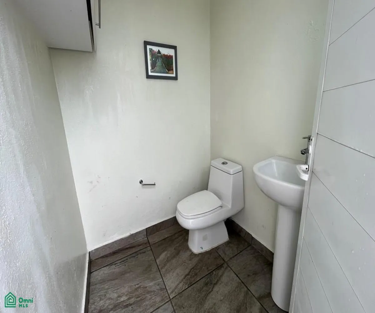 Casa En Venta,Fraccionamiento Porta Real,AVENIDA AVIACIÓN 4055, Zapopan, Jalisco 45019, 3 Habitaciones,3 Baños,AVENIDA AVIACIÓN,MX24687089